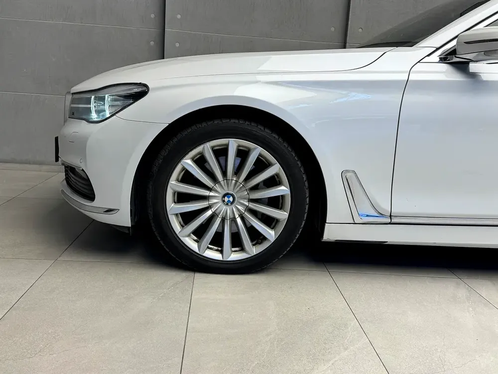 BMW 7-Series 730Li 2018 | GCC Specs | Pristine Condition - Image 4