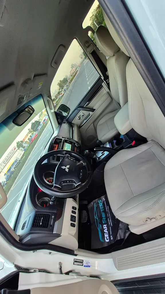 PAJERO 3.8 CC, 2017 GCC SPEC, 130000 KM - Image 11