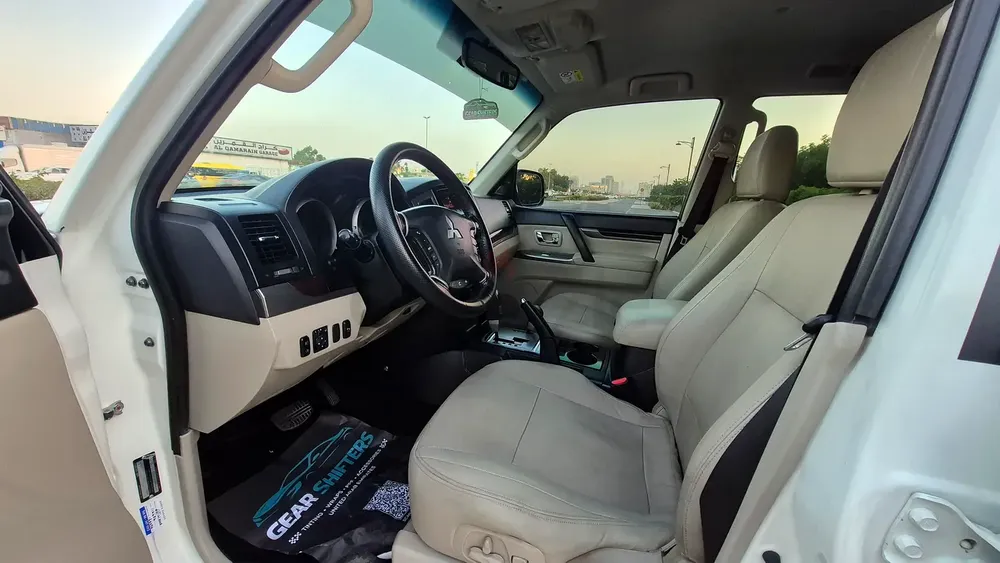 PAJERO 3.8 CC, 2017 GCC SPEC, 130000 KM - Image 12