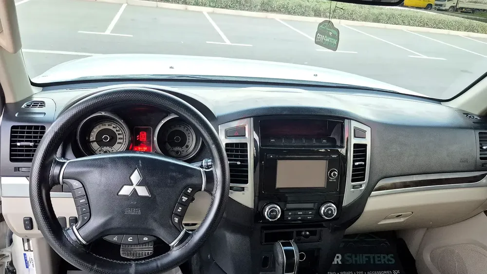 PAJERO 3.8 CC, 2017 GCC SPEC, 130000 KM - Image 8
