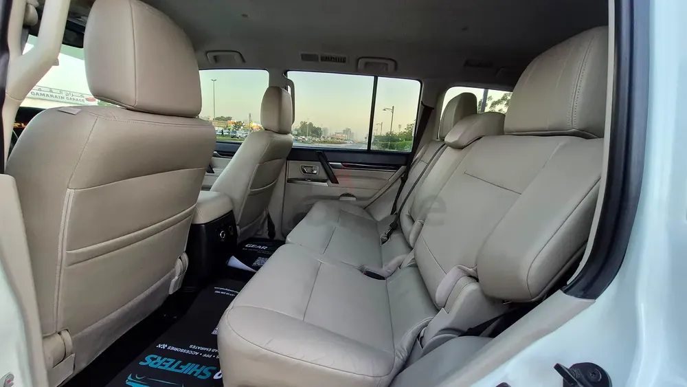 PAJERO 3.8 CC, 2017 GCC SPEC, 130000 KM - Image 9