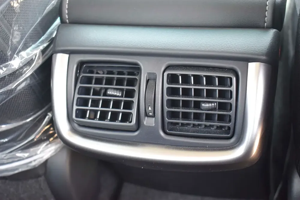 TOYOTA HILUX 2.7L MT BLACK 2026 - FULL OPTION WITH PUSH START * ONLY EXPORT * - Image 11