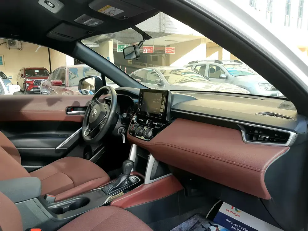 ALMOST NEW TOYOTA COROLLA CROSS 1.8L XL 2022 GCC SPEC NO ACCIDENT 100% ORIGINAL PAINT CAR PLAY NAVI - Image 12