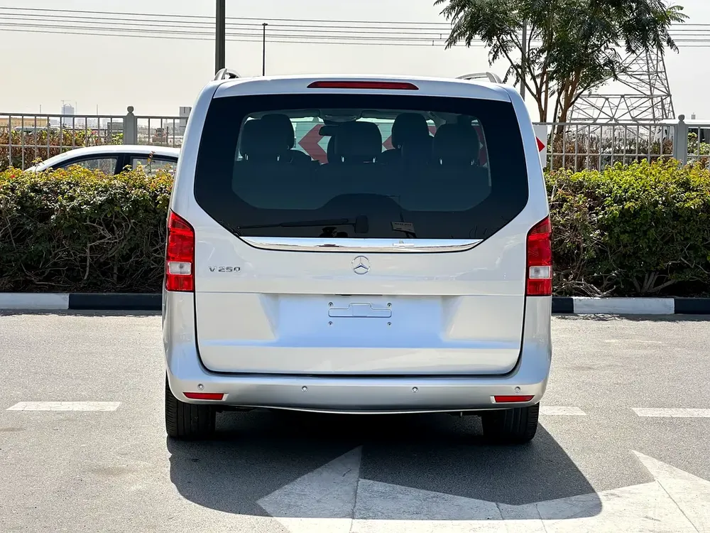 Mercedes Benz V250 2019 GCC - Image 4
