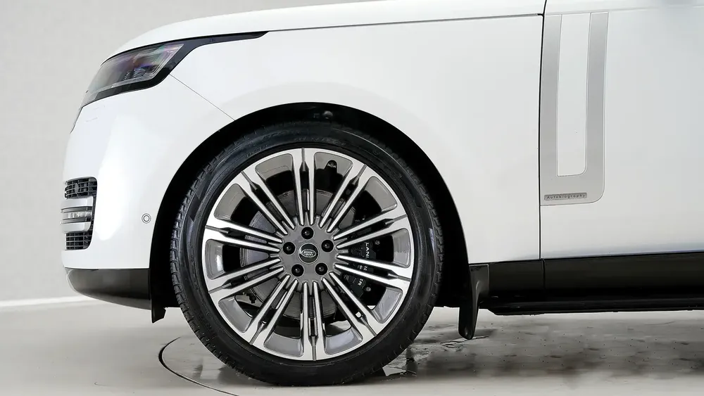 Range Rover Autobiography P530 | AED 10,335 PM | Warranty August 2030 | GCC - Image 11