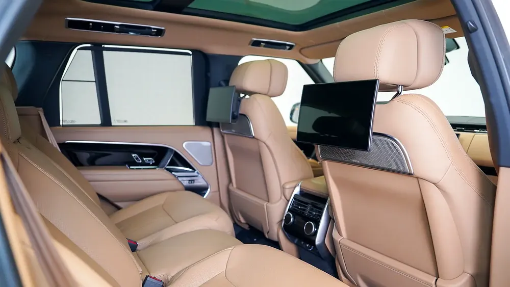 Range Rover Autobiography P530 | AED 10,335 PM | Warranty August 2030 | GCC - Image 5