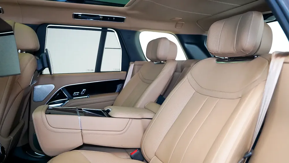 Range Rover Autobiography P530 | AED 10,335 PM | Warranty August 2030 | GCC - Image 7