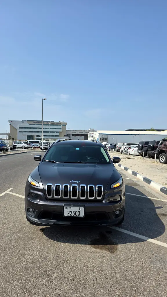 Jeep Cherokee Longitude 2014 | GCC Specs | Well Maintained - Image 11