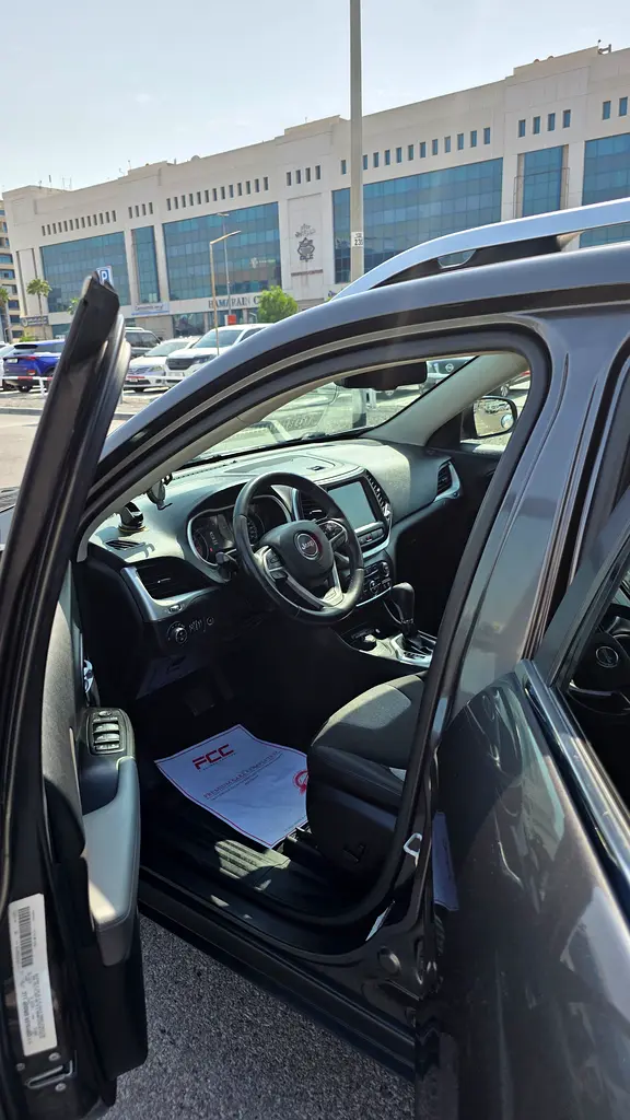 Jeep Cherokee Longitude 2014 | GCC Specs | Well Maintained - Image 13