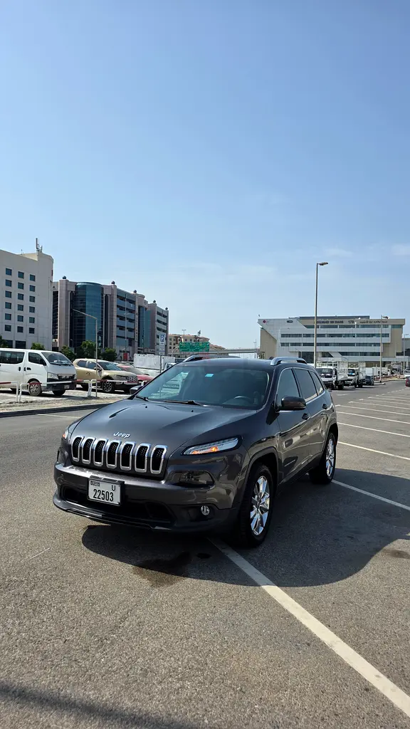 Jeep Cherokee Longitude 2014 | GCC Specs | Well Maintained - Image 14