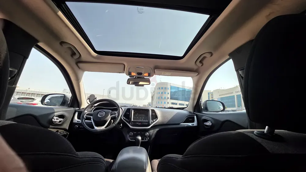 Jeep Cherokee Longitude 2014 | GCC Specs | Well Maintained - Image 17