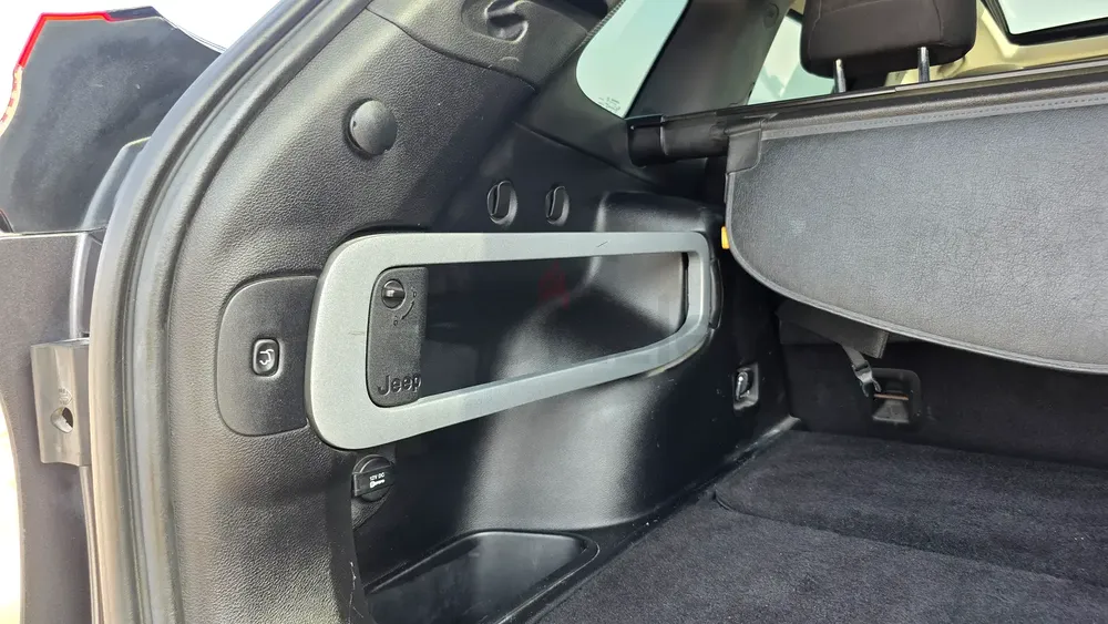 Jeep Cherokee Longitude 2014 | GCC Specs | Well Maintained - Image 5
