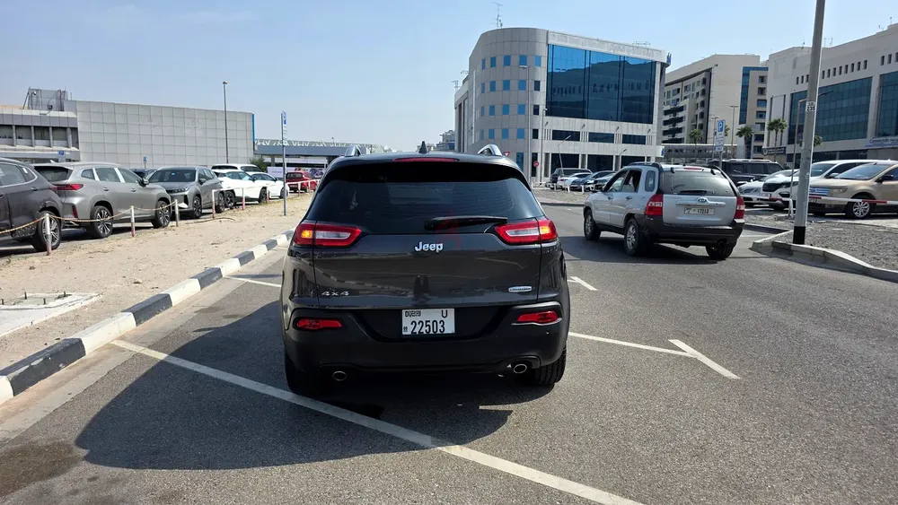 Jeep Cherokee Longitude 2014 | GCC Specs | Well Maintained - Image 8