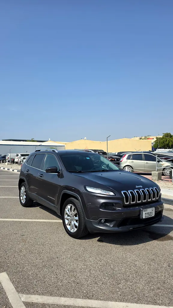 Jeep Cherokee Longitude 2014 | GCC Specs | Well Maintained - Image 9