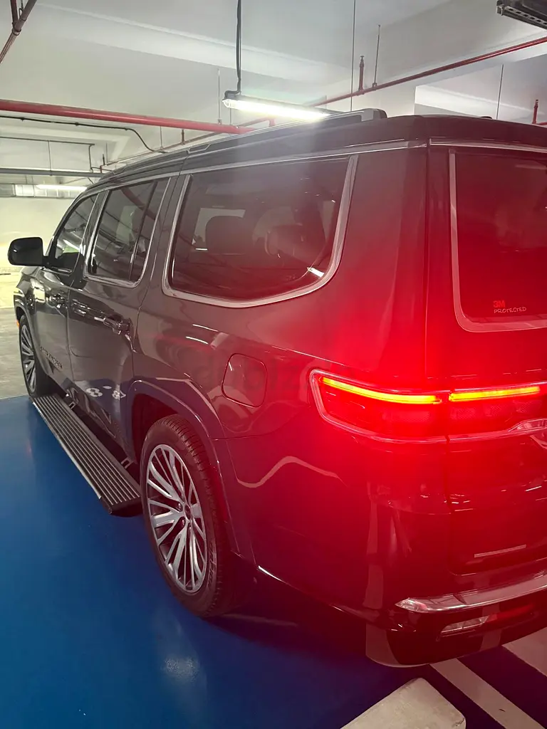 2023 Jeep Grand Wagoneer Series III - Pristine Condition - Service Package Till 2028 - No Accident - Image 12