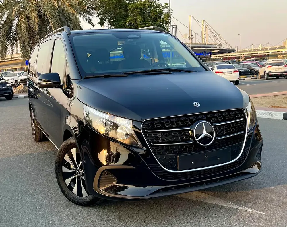 Mercedes-Benz V 300 5 years Warranty 2025 GCC - Image 4