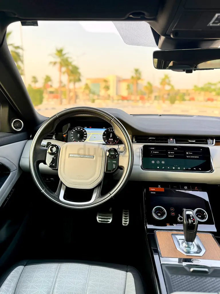 Range Rover Evoque R-Dynamic P200 HSE  2020 Model low kilometers with Full service history Gcc Specs - Image 10