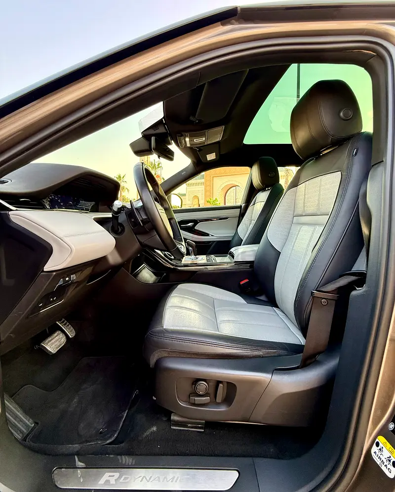 Range Rover Evoque R-Dynamic P200 HSE  2020 Model low kilometers with Full service history Gcc Specs - Image 13