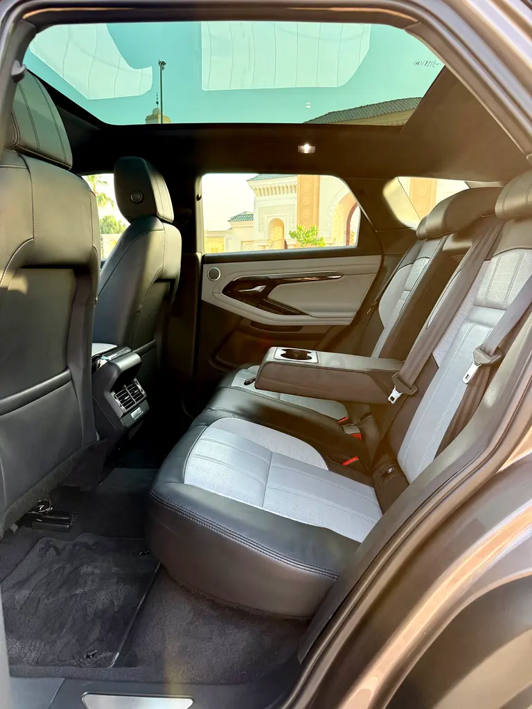 Range Rover Evoque R-Dynamic P200 HSE  2020 Model low kilometers with Full service history Gcc Specs - Image 14