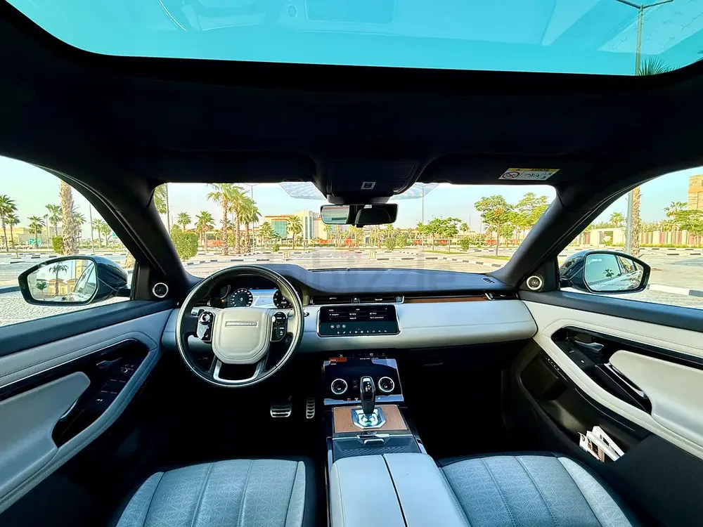 Range Rover Evoque R-Dynamic P200 HSE  2020 Model low kilometers with Full service history Gcc Specs - Image 5