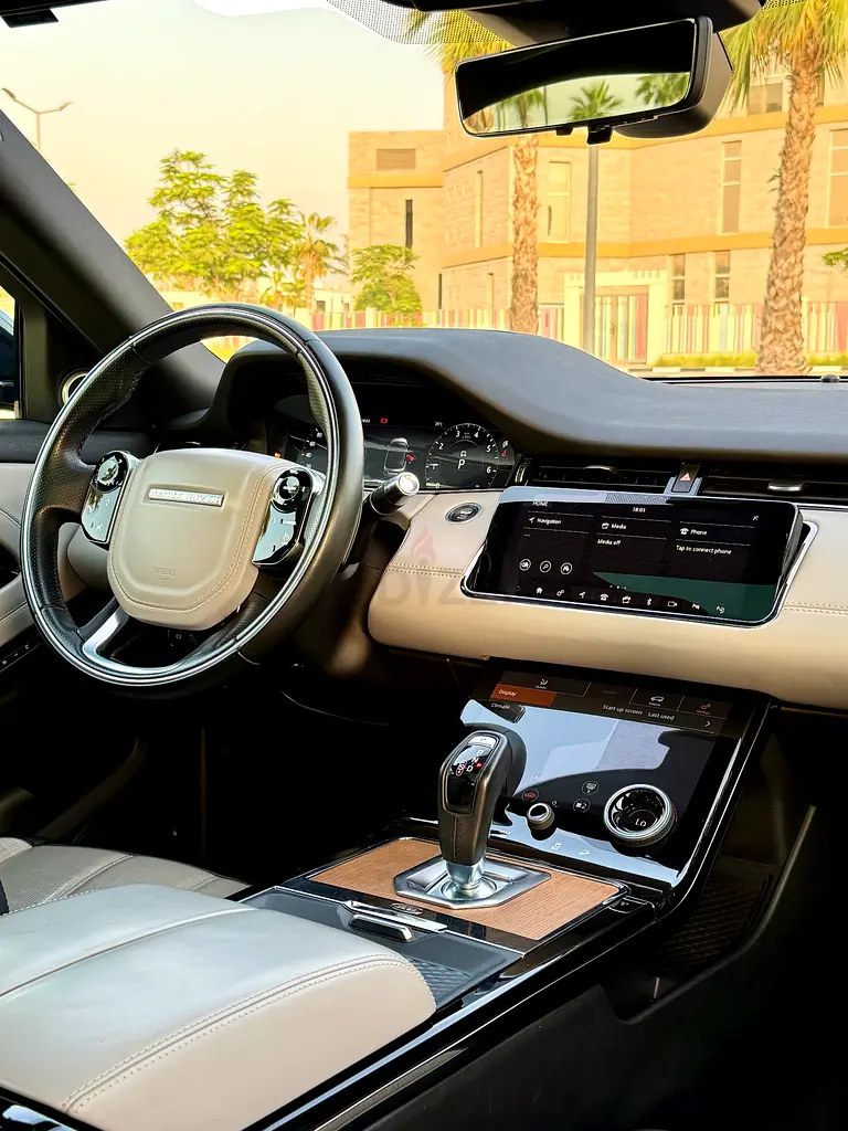 Range Rover Evoque R-Dynamic P200 HSE  2020 Model low kilometers with Full service history Gcc Specs - Image 6