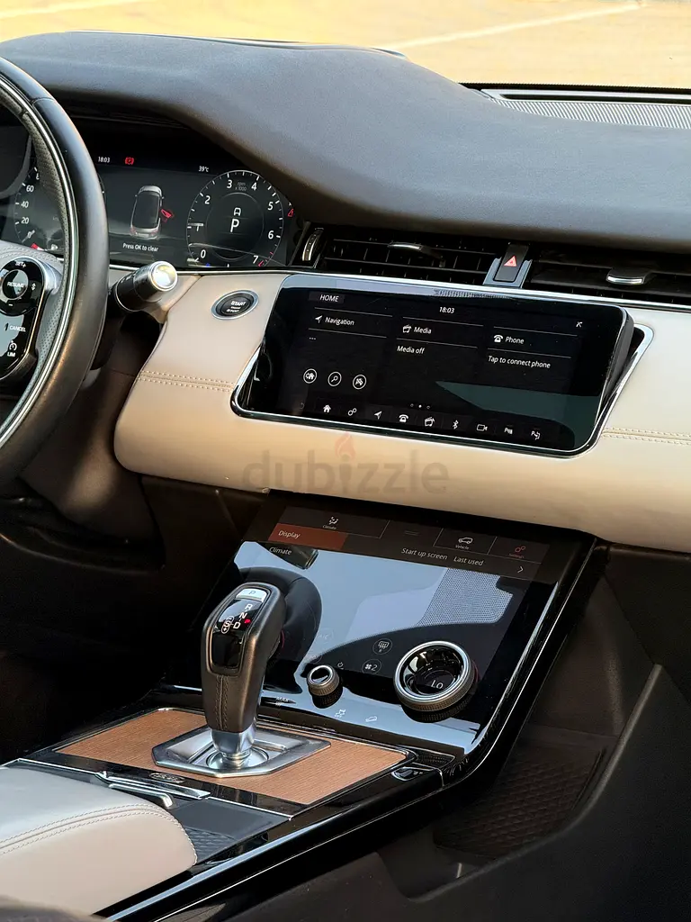 Range Rover Evoque R-Dynamic P200 HSE  2020 Model low kilometers with Full service history Gcc Specs - Image 9