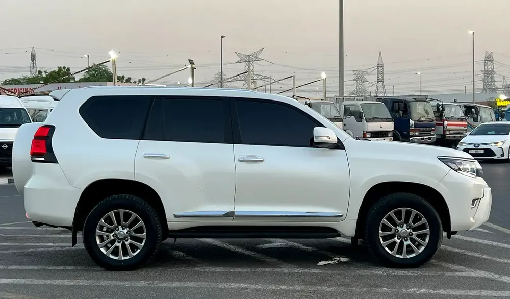 2019 Toyota Prado TXL 4.0L V6 - AWD 4x4 - Electric Seat - Rear CAM  Sensors - Cool Box - Image 7