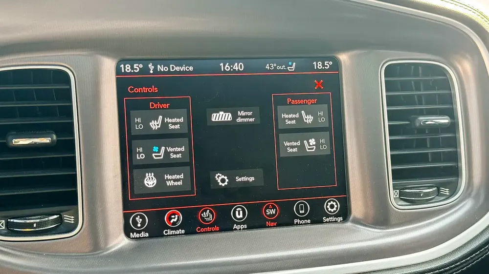 Dodge Charger GT 2022 GCC Low Mileage Full Service History GCC 3.6L V6 - Image 5