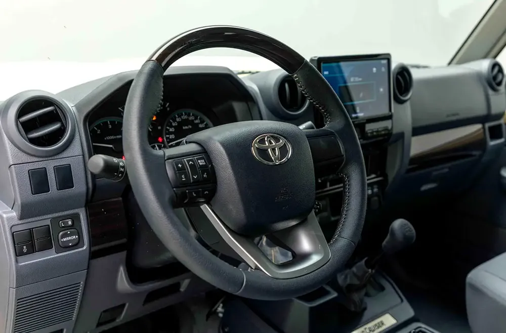 2025 Toyota Land Cruiser 76 LX 2.8L Mid - GCC Beige (Export Only) - Image 12