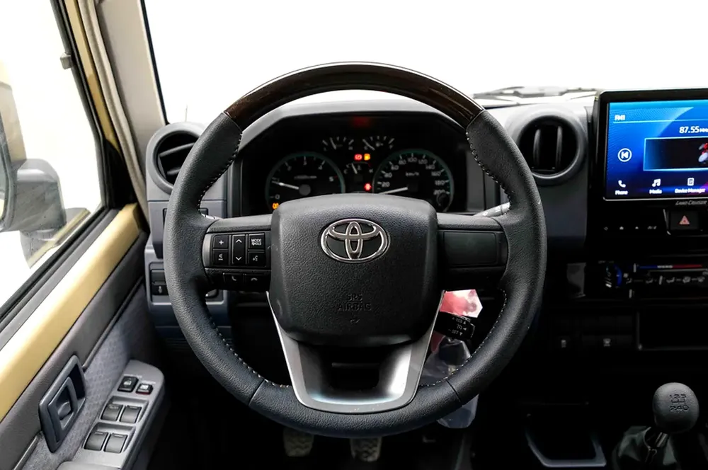 2025 Toyota Land Cruiser 76 LX 2.8L Mid - GCC Beige (Export Only) - Image 13