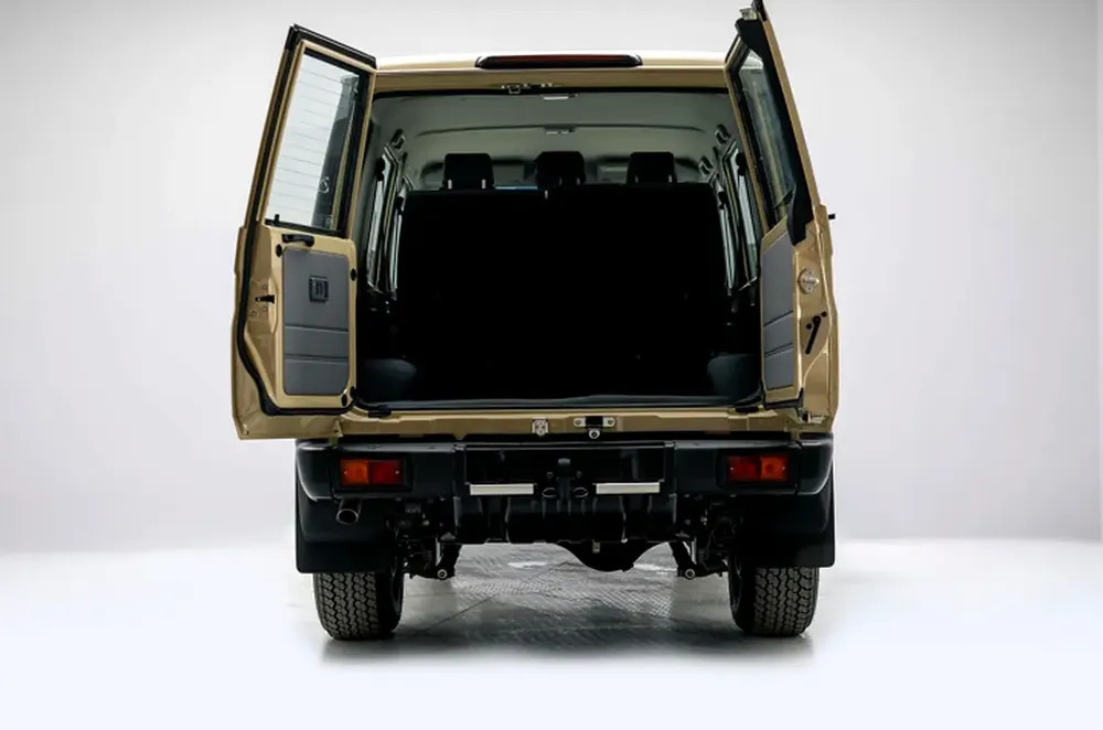 2025 Toyota Land Cruiser 76 LX 2.8L Mid - GCC Beige (Export Only) - Image 5