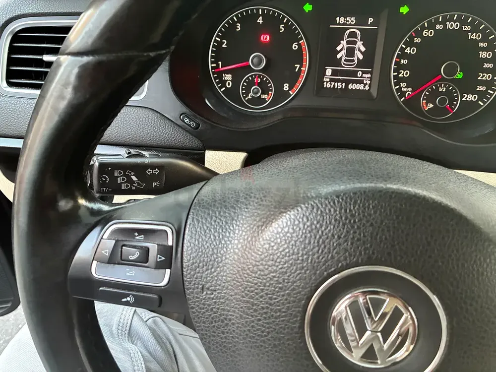 Volkswagen Jetta  2015 Full Option GCC Specs - Reliable and Efficient - Image 10