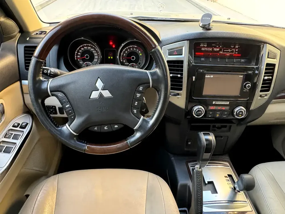 GULF SPECS 2016 MITSUBISHI PAJERO PLATINUM 3.8LITRE V6 4WD (AL-HABTOOR PURCHASE BILL  HISTORY) - Image 12