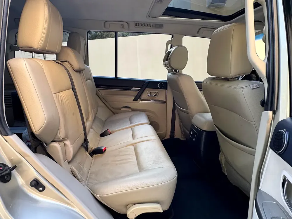 GULF SPECS 2016 MITSUBISHI PAJERO PLATINUM 3.8LITRE V6 4WD (AL-HABTOOR PURCHASE BILL  HISTORY) - Image 17