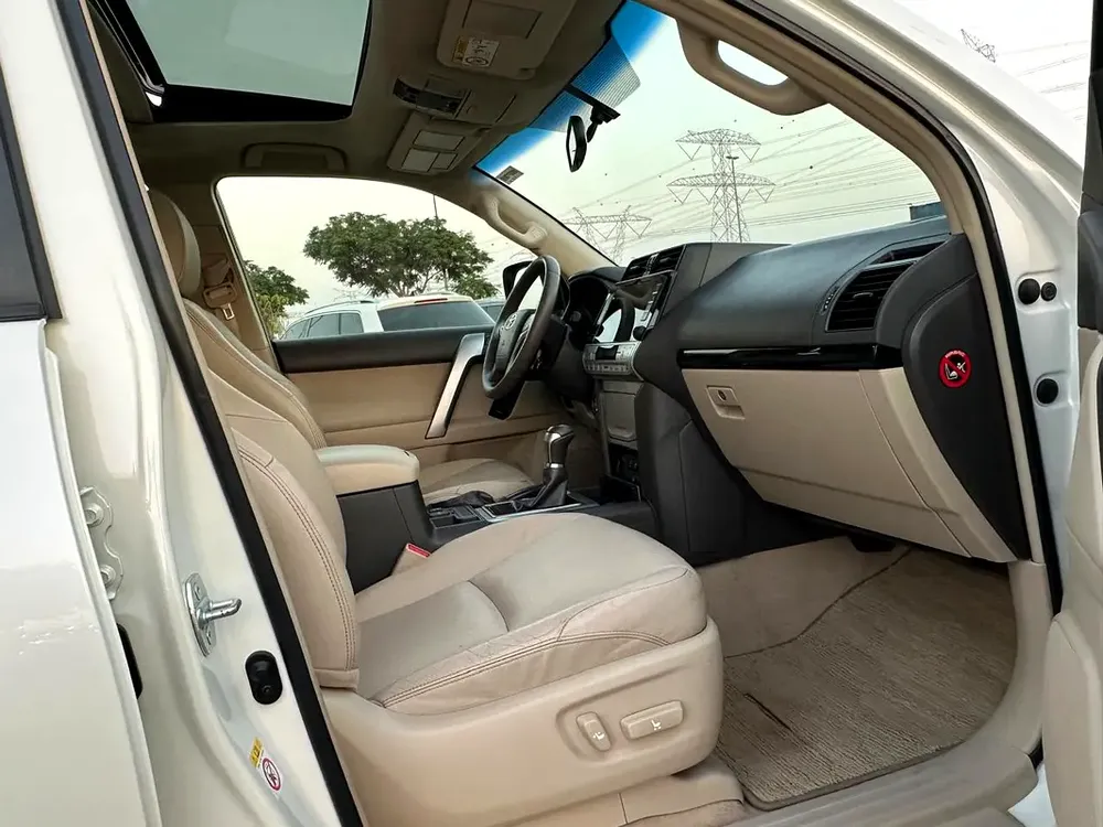 Toyota Prado VXR No Accident First Owner Model 2018 GCC Full Options Good Conditions - Image 11