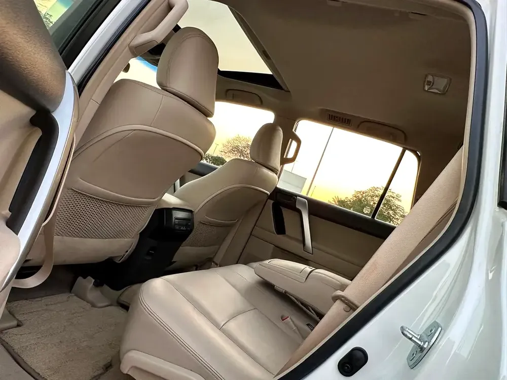 Toyota Prado VXR No Accident First Owner Model 2018 GCC Full Options Good Conditions - Image 12