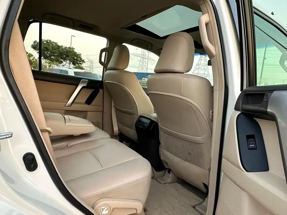 Toyota Prado VXR No Accident First Owner Model 2018 GCC Full Options Good Conditions - Image 13