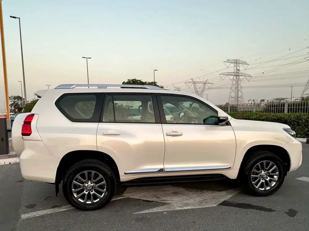Toyota Prado VXR No Accident First Owner Model 2018 GCC Full Options Good Conditions - Image 6