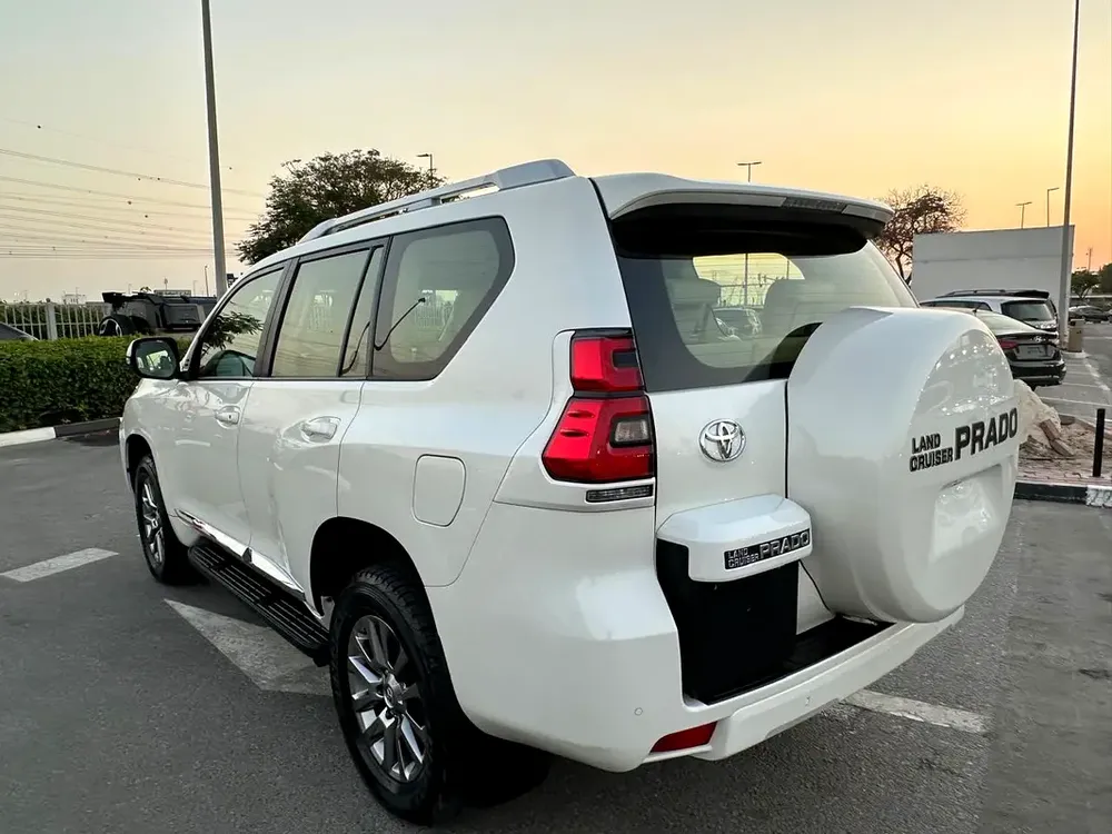 Toyota Prado VXR No Accident First Owner Model 2018 GCC Full Options Good Conditions - Image 7