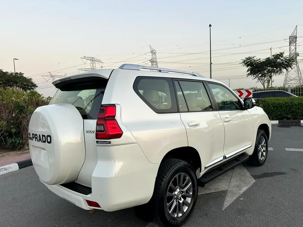 Toyota Prado VXR No Accident First Owner Model 2018 GCC Full Options Good Conditions - Image 9