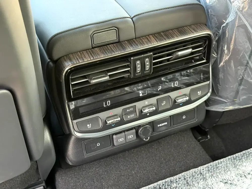 Toyota Land Cruiser VX 2023 | GCC Specs 0km - Image 11