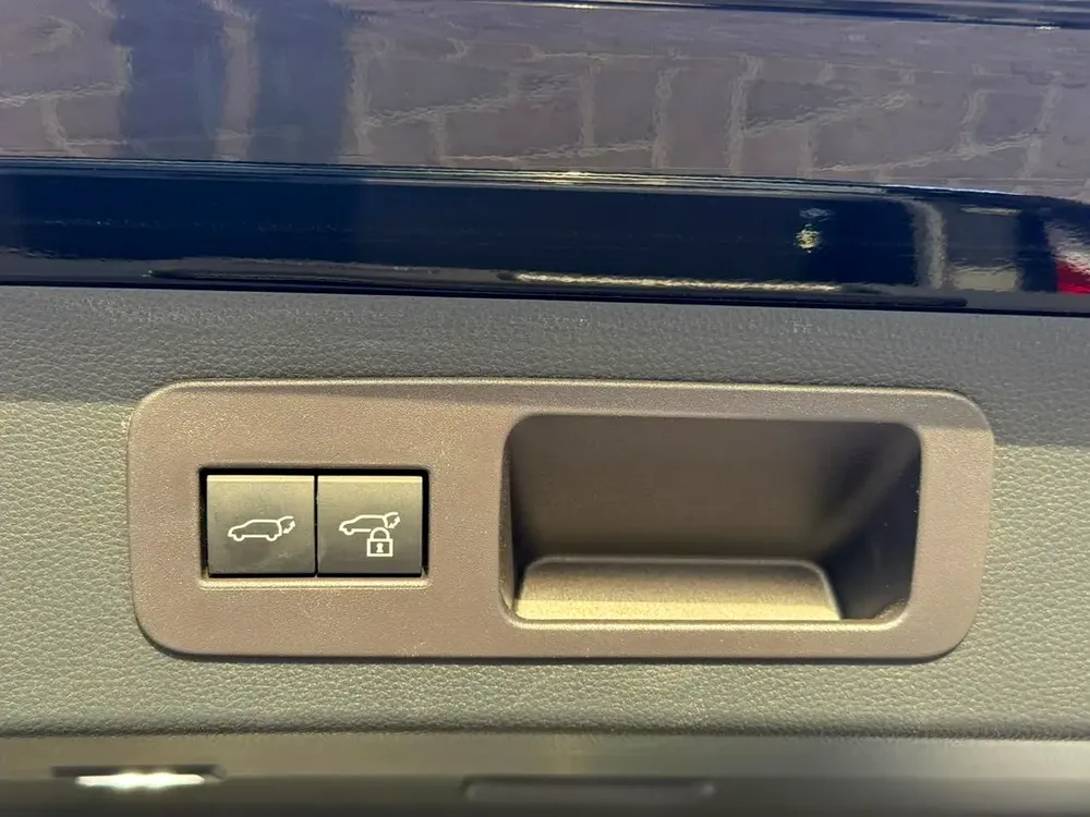 Toyota Land Cruiser VX 2023 | GCC Specs 0km - Image 12