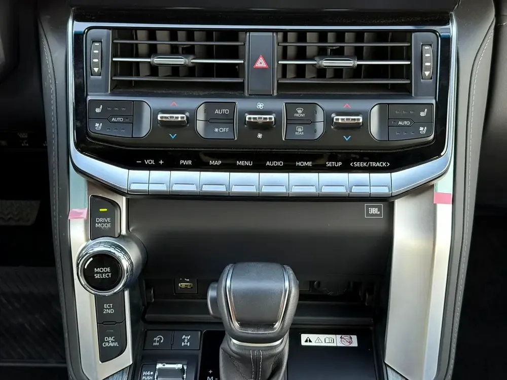 Toyota Land Cruiser VX 2023 | GCC Specs 0km - Image 17