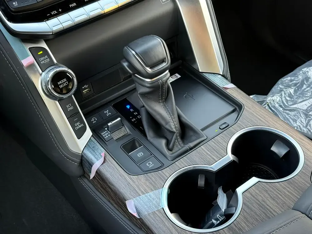 Toyota Land Cruiser VX 2023 | GCC Specs 0km - Image 18