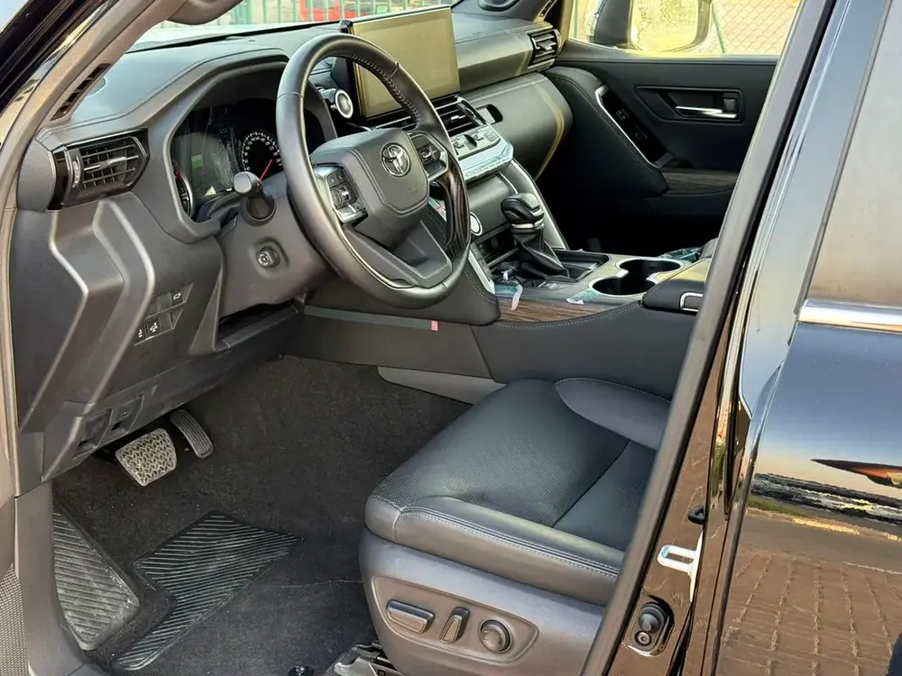 Toyota Land Cruiser VX 2023 | GCC Specs 0km - Image 7