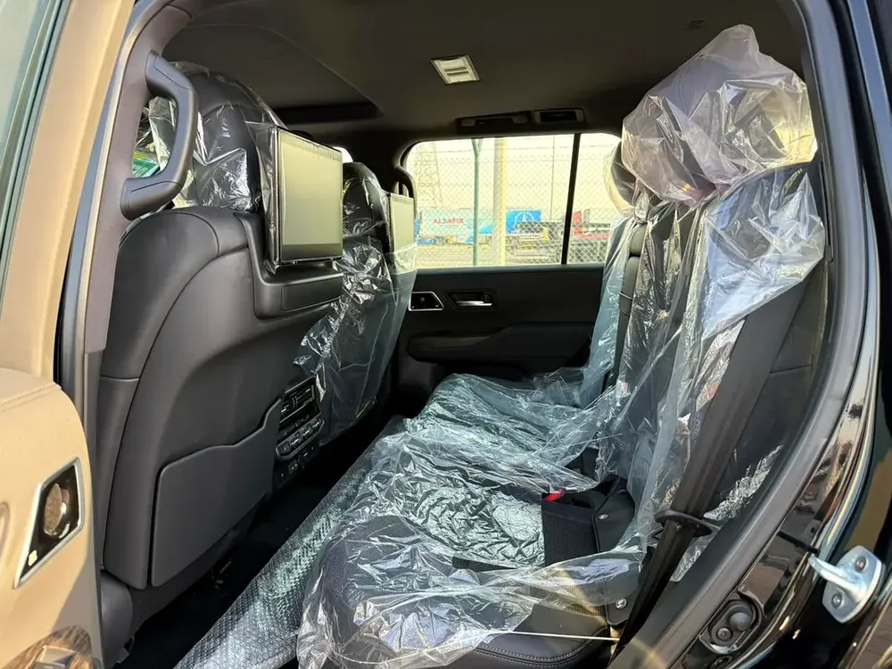 Toyota Land Cruiser VX 2023 | GCC Specs 0km - Image 9