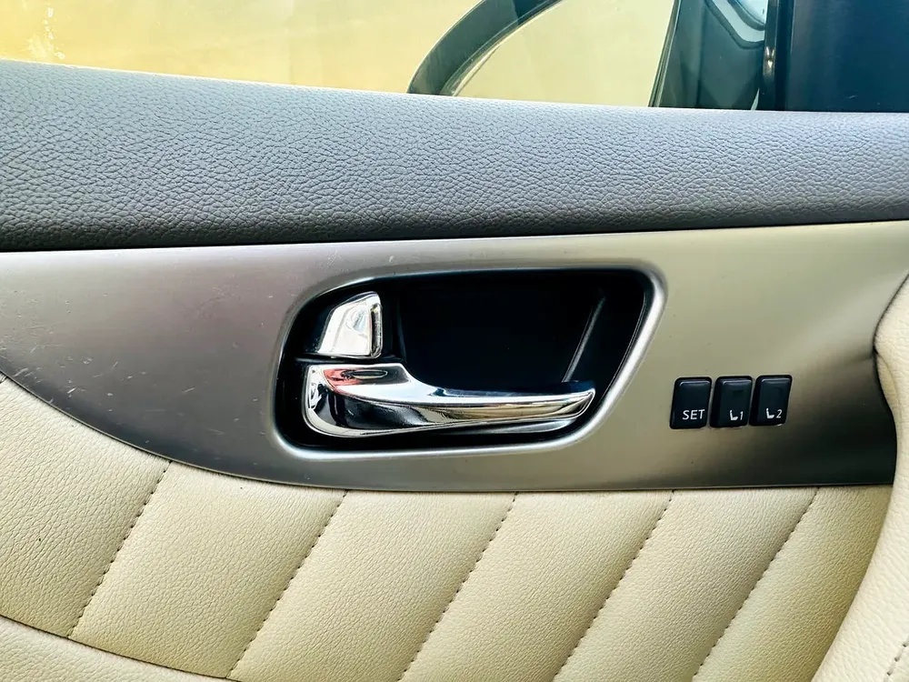 INFINITY QX70 MODEL 2015 GCC CAR PERFECT CONDITION INSIDE AND OUTSIDE FULL OPTION SUN ROOF - Image 14