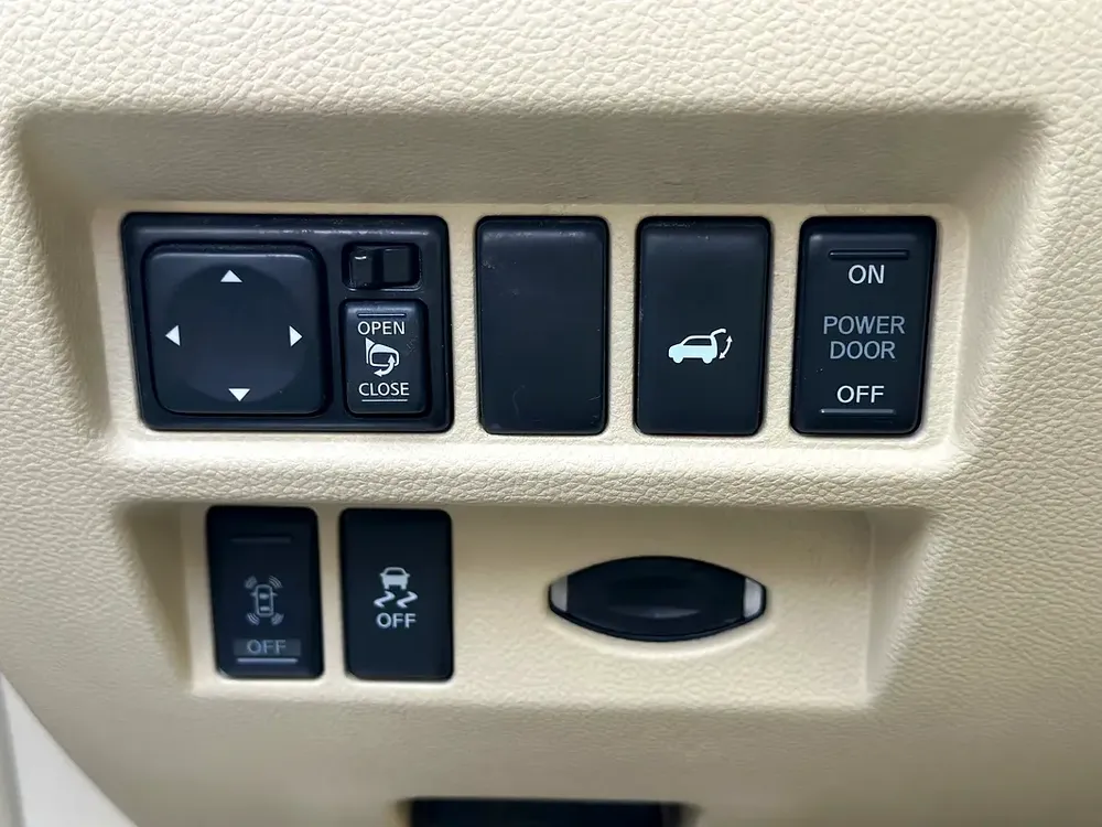 INFINITY QX70 MODEL 2015 GCC CAR PERFECT CONDITION INSIDE AND OUTSIDE FULL OPTION SUN ROOF - Image 18