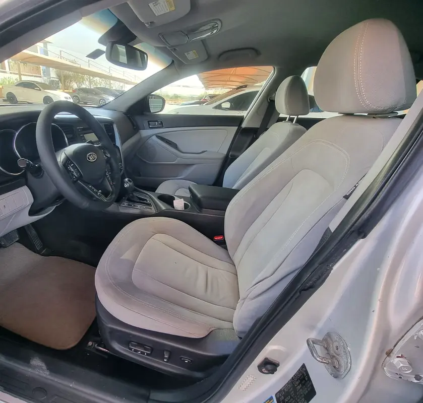KIA OPTIMA 2011, GCC, PERFECT CONDITION - Image 4