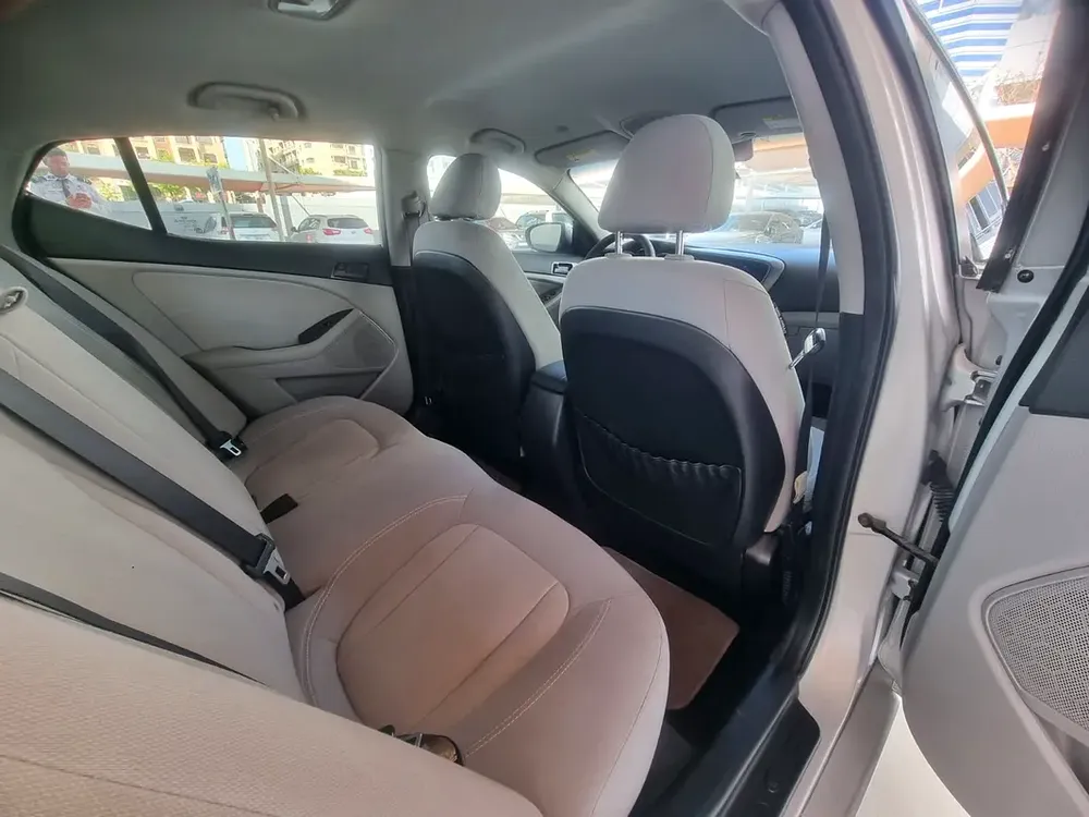 KIA OPTIMA 2011, GCC, PERFECT CONDITION - Image 6